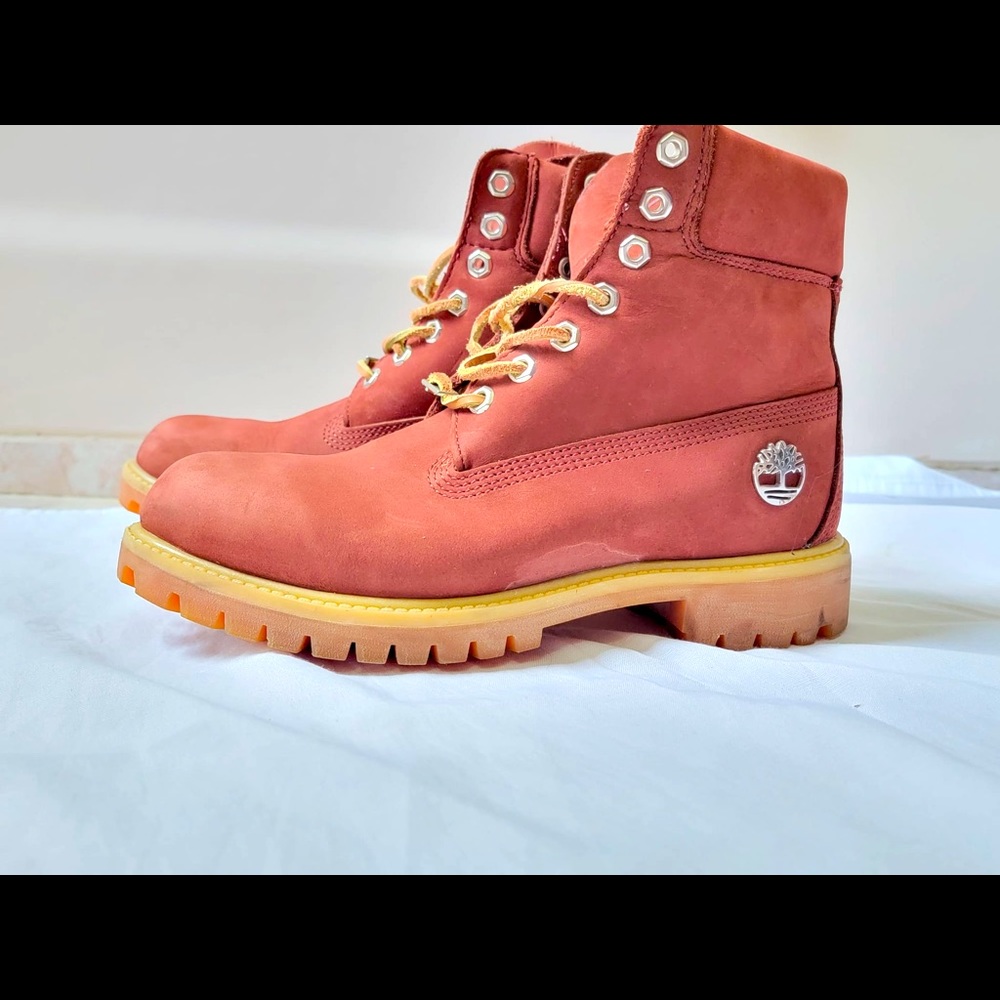 TIMBERLANDS RED LIMITED EDITION SHOES